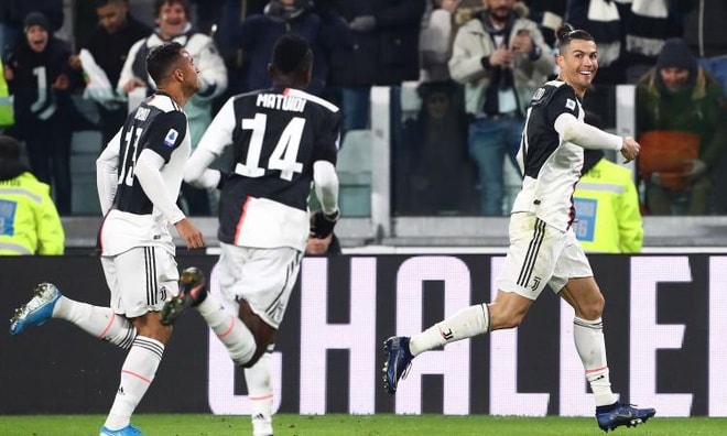 Cú đúp của Cristiano Ronaldo trước Parma giúp Juventus giành chiến thắng 2-1 ở vòng 20 Serie A. Ảnh: Getty Images.