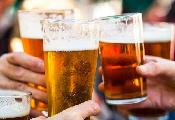 Uống rượu, bia quá nhiều làm tăng nguy cơ tổn thương gan