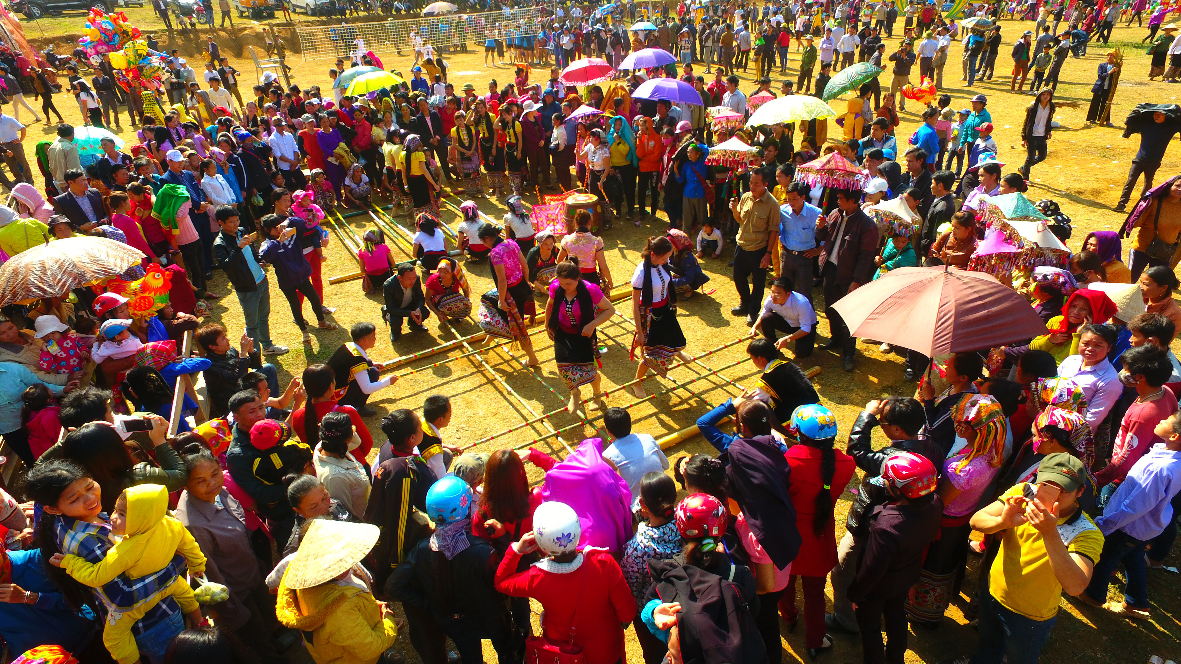 Lễ hội hang bua (Quỳ Châu). Ảnh: Sách Nguyễn