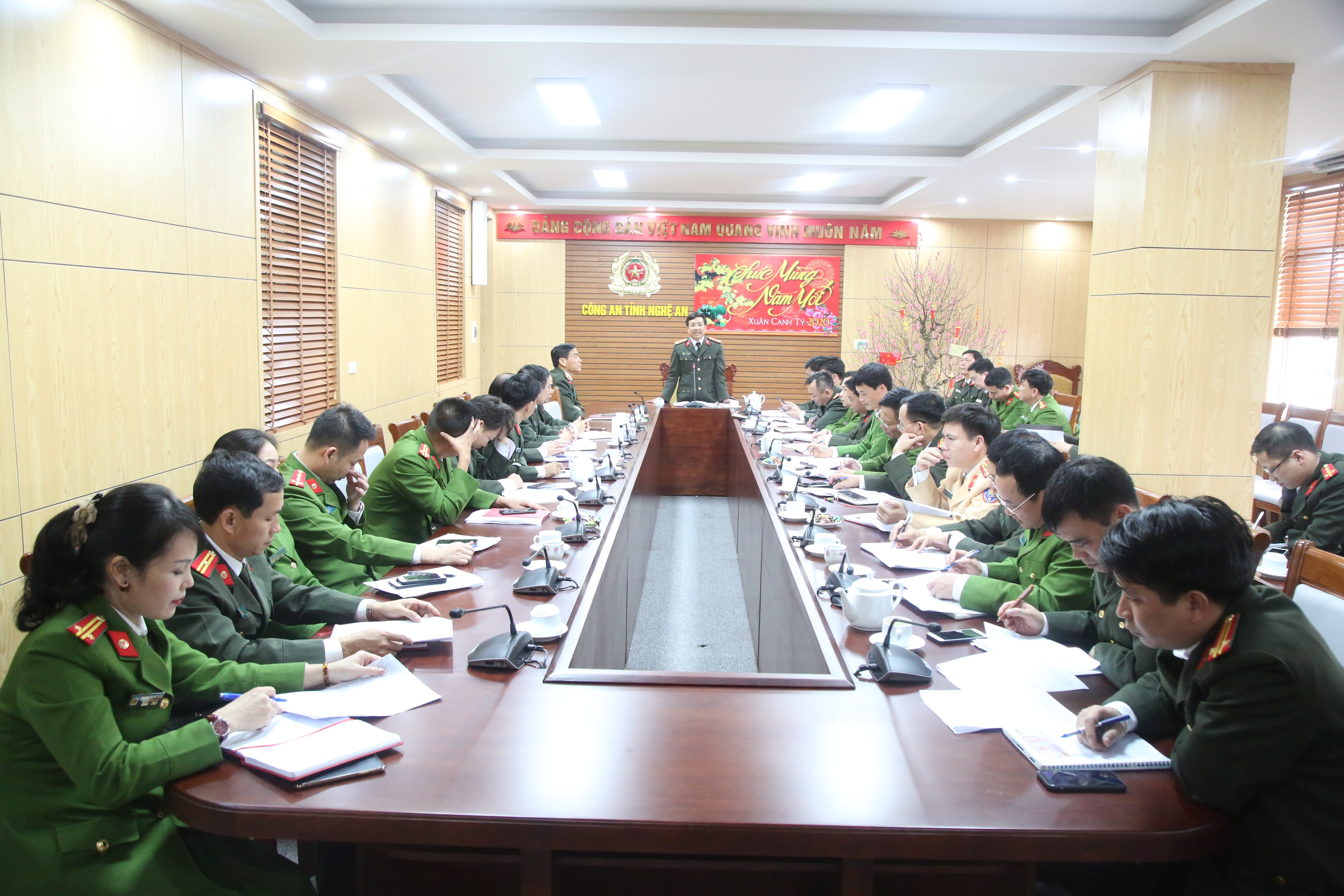 Công an tỉnh Nghệ An tại cuộc giao ban tình hình an ninh trật tự trong đêm giao thừa và ngày mùng một Tết Nguyên đán Canh Tý 2020 . Ảnh: Xuân Bắc