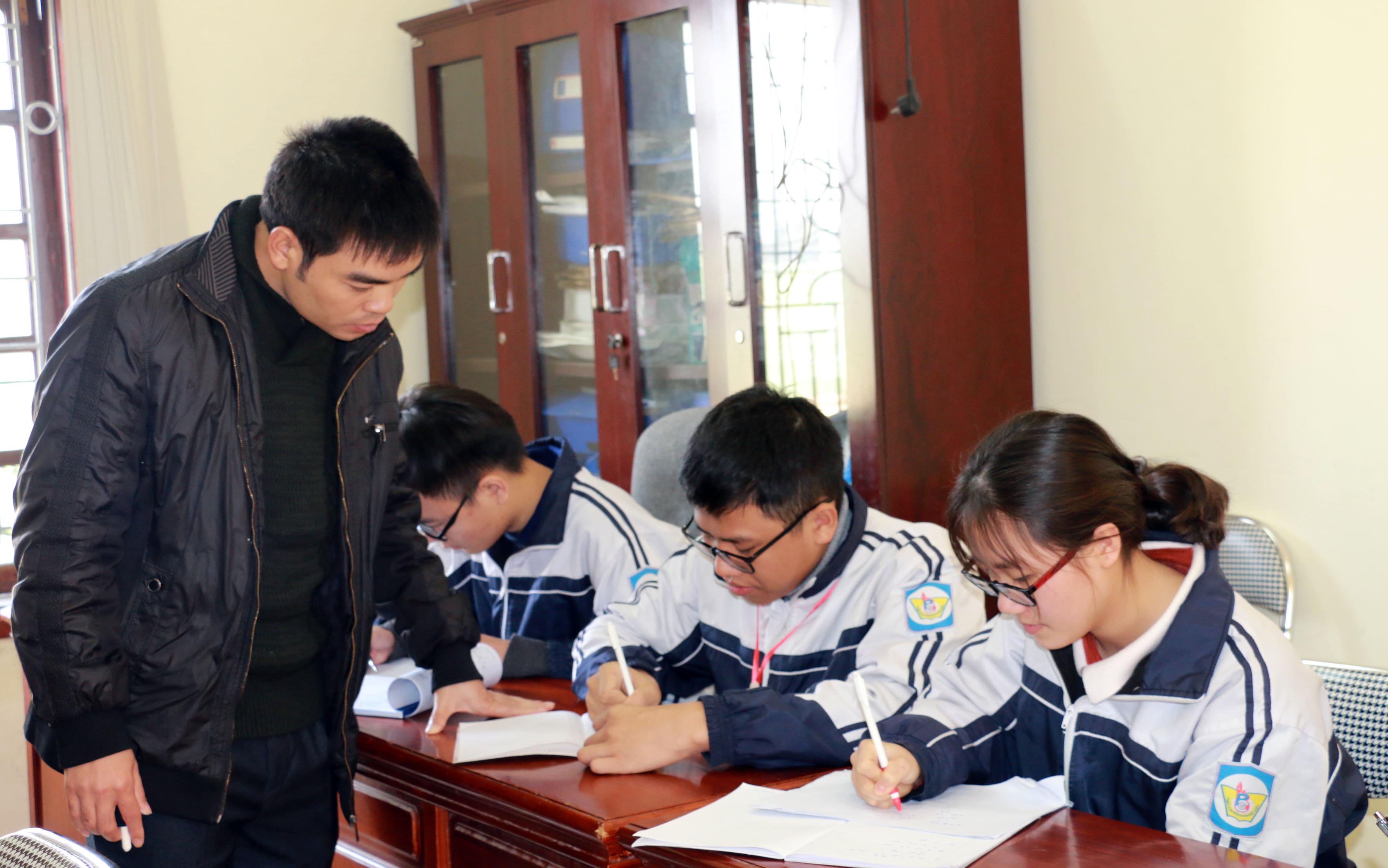 Ở đội tuyển Toán, Châu là học sinh nữ duy nhất. Ảnh: Mỹ Hà.
