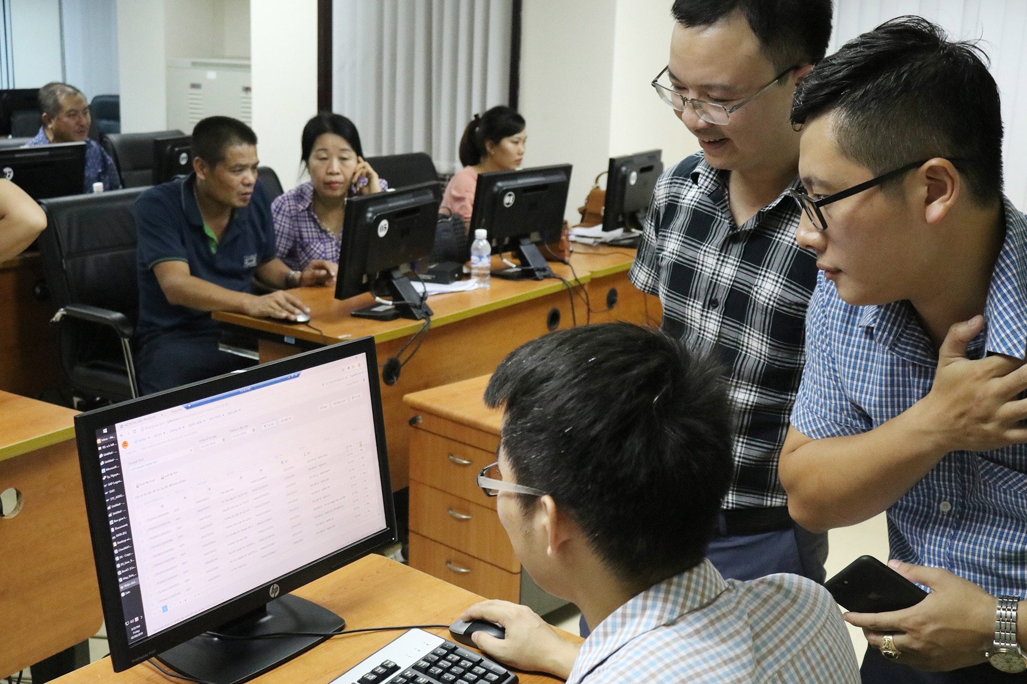 Tập huấn nghiệp vụ tại Cục thuế Nghệ An. Ảnh: Lâm Tùng
