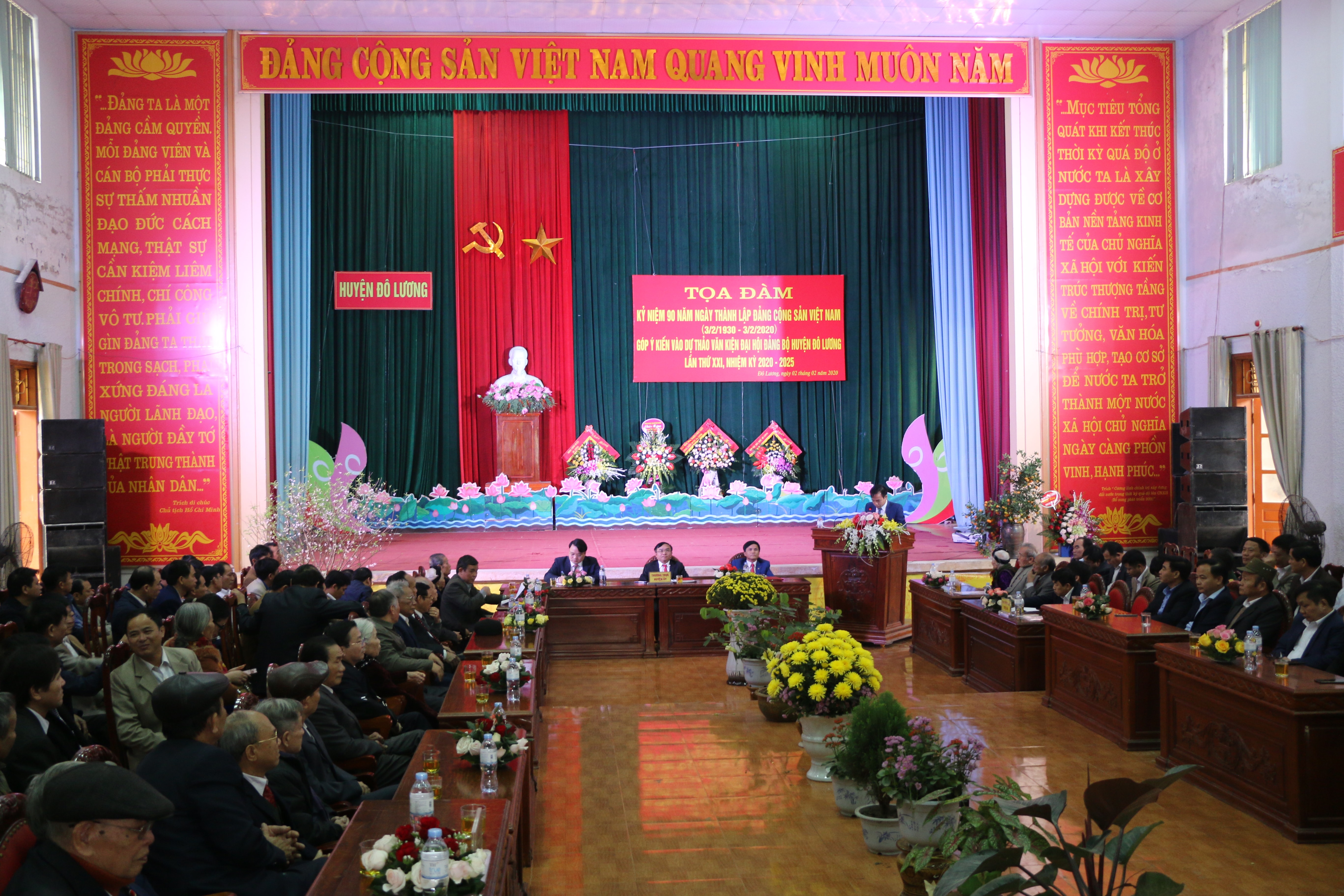 Toàn cảnh cuộc tọa đàm tại huyện Đô Lương. Ảnh: Hữu Hoàn