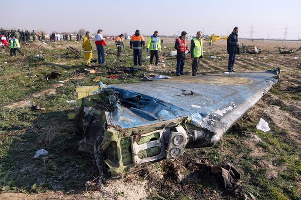 Hiện trường vụ máy bay của Ukraine bị tên lửa Iran bắn hạ hôm 8/1/2020 (CBS News).