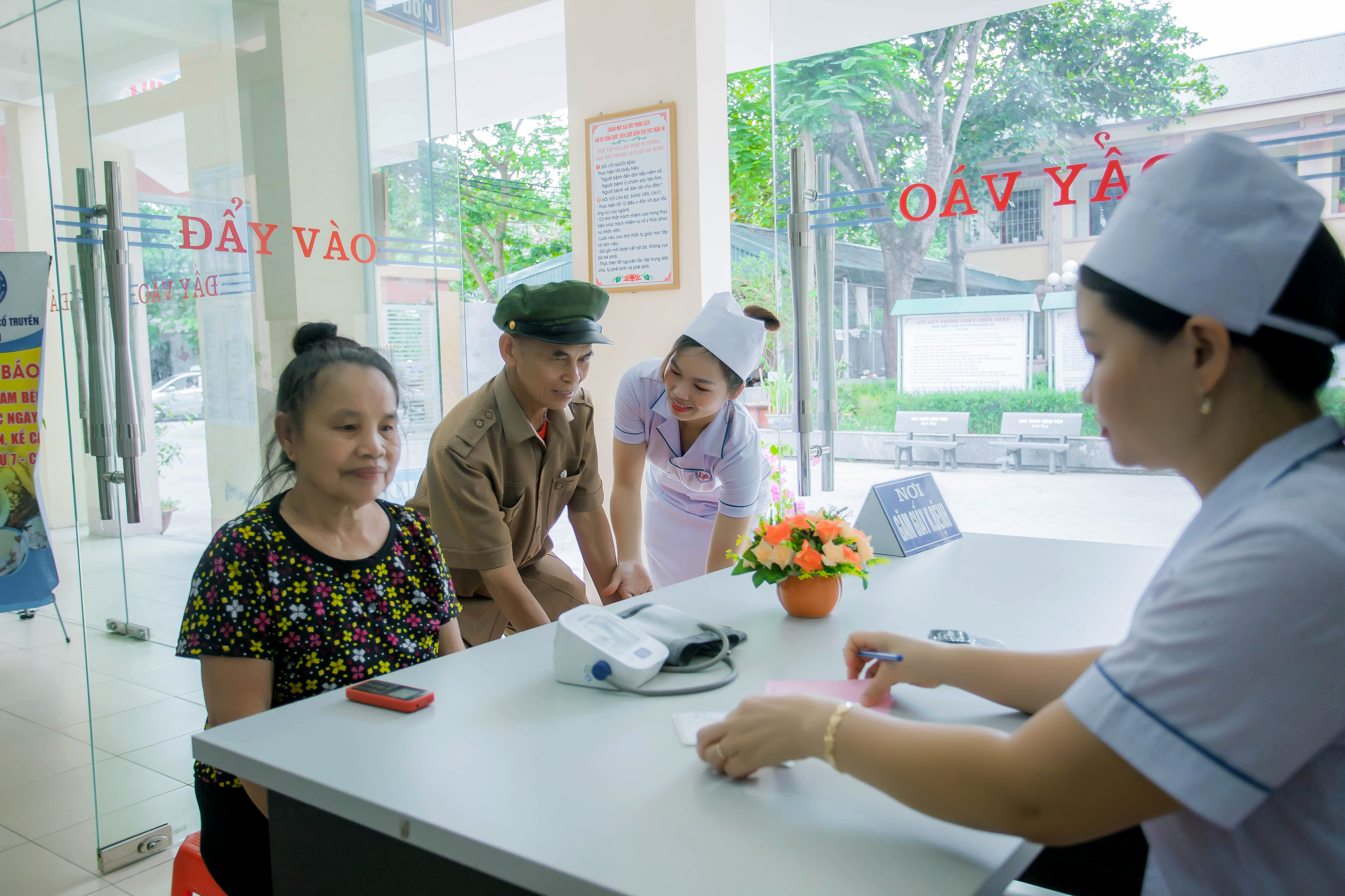 Bệnh viện YHCT Nghệ An đã trở thành một địa chỉ tin cậy để nhân dân gửi gắm niềm tin trong công tác chăm sóc, bảo vệ và nâng cao sức khỏe người bệnh