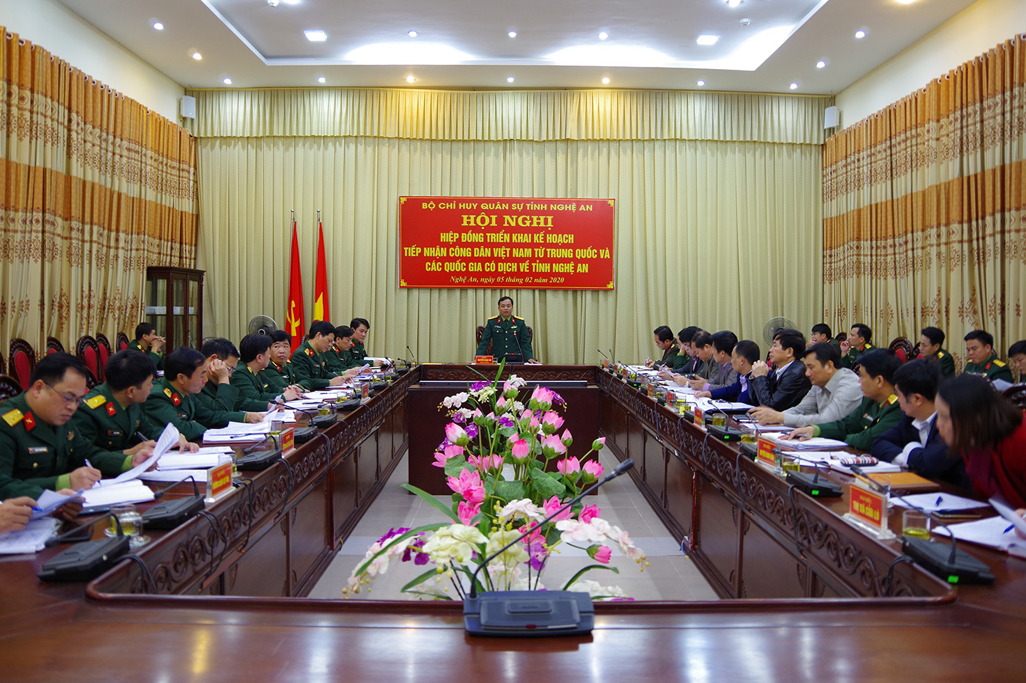 Đồng chí Đại tá Nguyễn Ngọc Hà, Chỉ huy trưởng Bộ CHQS tỉnh Chủ trì buổi làm việc.