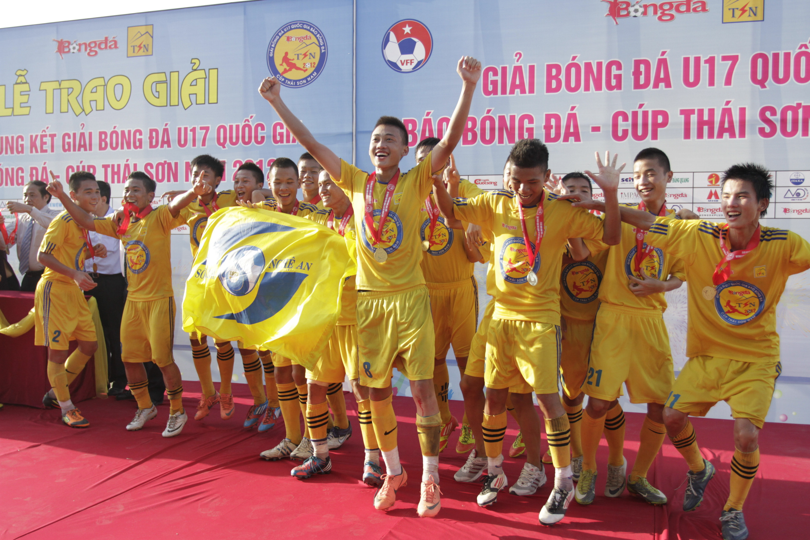 Tiền vệ Hoàng Vũ Đạt là đội trưởng SLNA vô địch Giải U17 toàn quốc năm 2012. Ảnh: Quang Thái