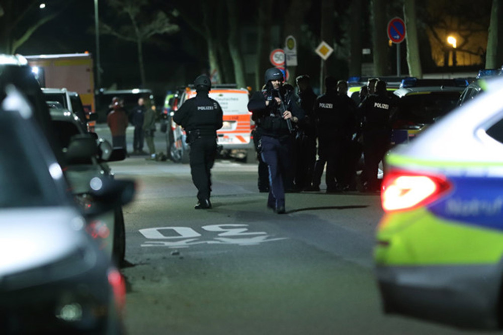 Cảnh sát tại hiện trường vụ xả súng ở Hanau. Ảnh: AFP