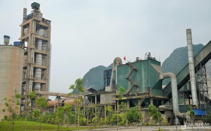Nhà máy sản xuất xi măng của Công ty Cổ phần Xi măng Sông Lam 2 tại huyện Anh Sơn.  Ảnh tư liệu