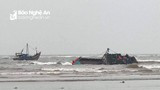 Tàu cá chở 5 ngư dân Nghệ An bị chìm tại cửa biển