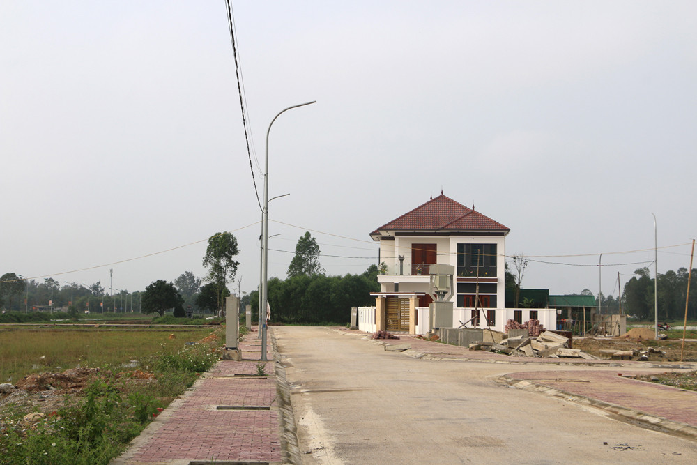 Dự án tái định cư đường 35 m Nghi Ân - Nghi Đức kết hợp khai thác quỹ đất của UBND thành phố Vinh tăng nhiệt từ giữa năm 2019. Ảnh: Nguyễn Hải