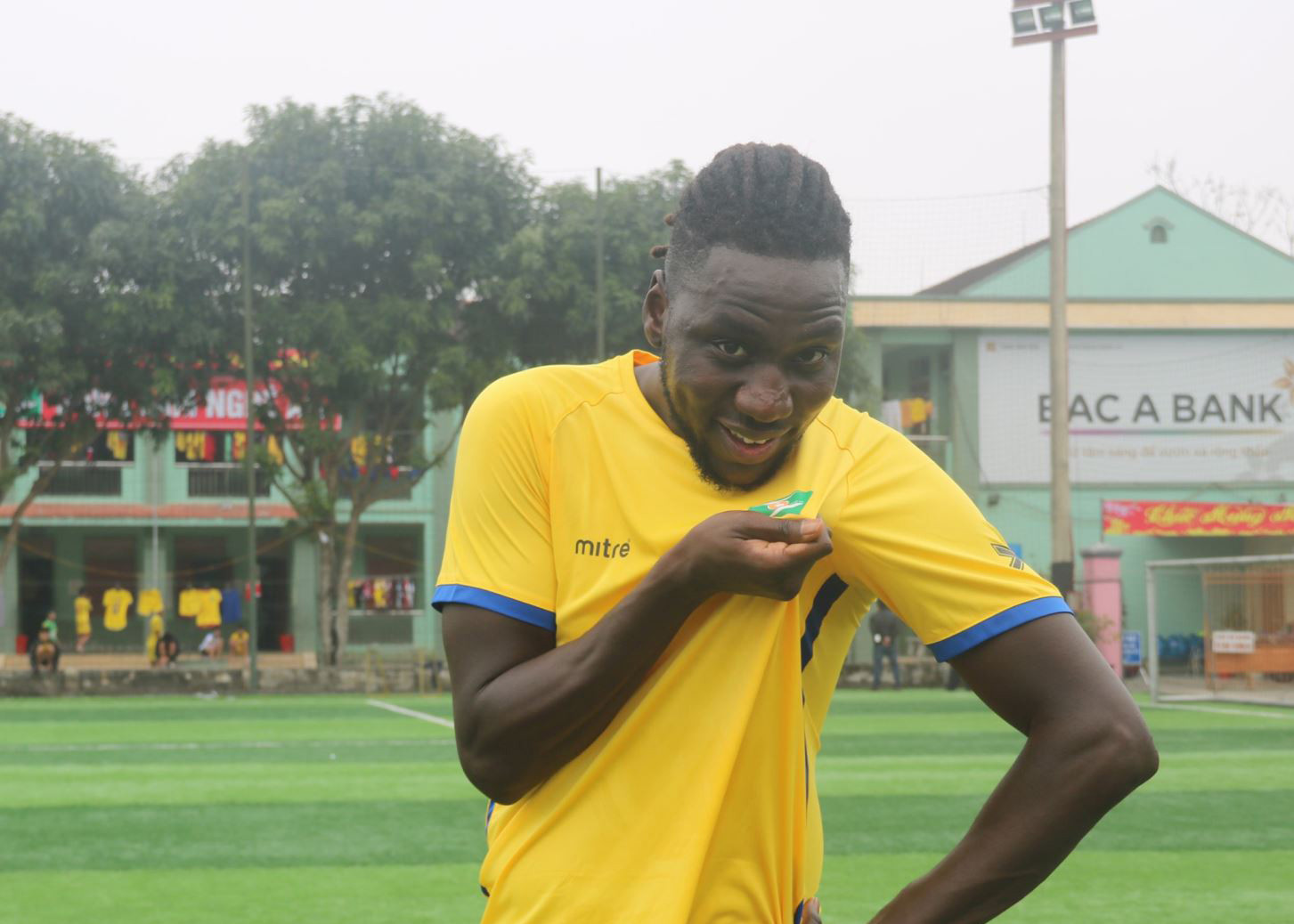 Tiền đạo Alagie Sosseh đến từ Gambia. Ảnh: SLNA FC