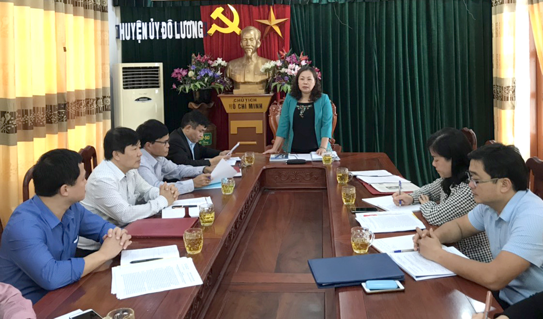 Trưởng ban Tuyên giáo Tỉnh ủy làm việc tại Đô Lương. Ảnh: Công Mạnh