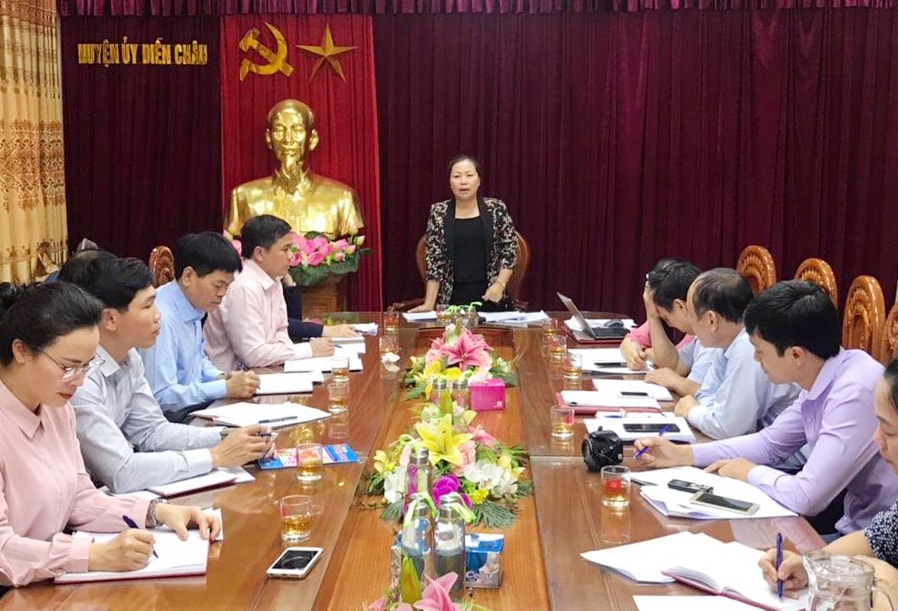 Ngày 262, đồng chí Nguyễn Thị Thu Hường - Ủy viên Ban Thường vụ Tỉnh ủy, Trưởng Ban Tuyên giáo Tỉnh ủy làm việc với Ban Tuyên giáo, trung tâm chính trị huyện Diễn Châu về kết quả công tác tuyên giáo năm 2019, nhiệm vụ trọng tâm 2020 và công tác đào tạo, bồi dưỡng tại Trung tâm chính trị huyện Diễn Châu.