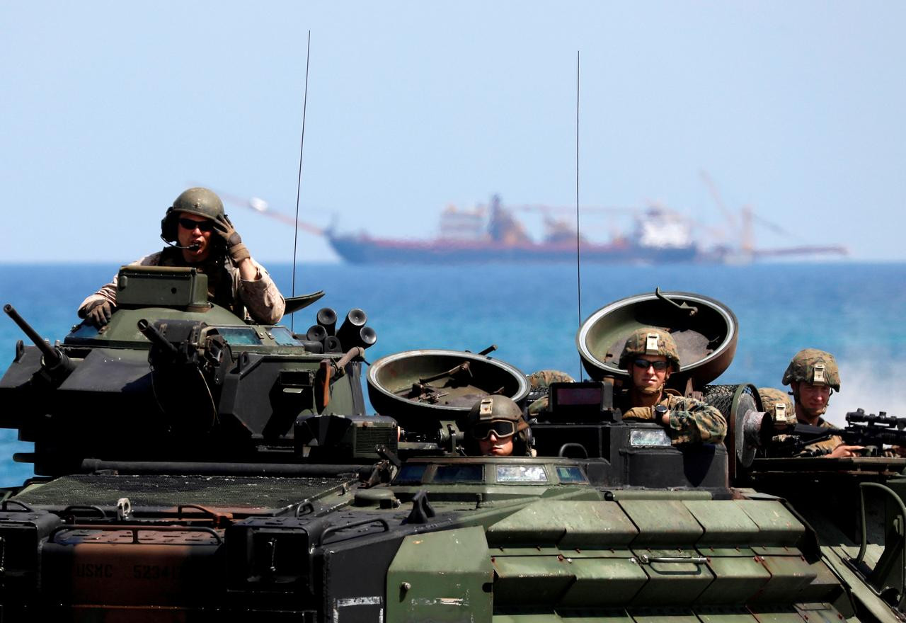 Lính Mỹ sử dụng phương tiện tấn công lưỡng cư trong cuộc tập trận với Philippines hồi tháng 4/2019. Ảnh: Reuters