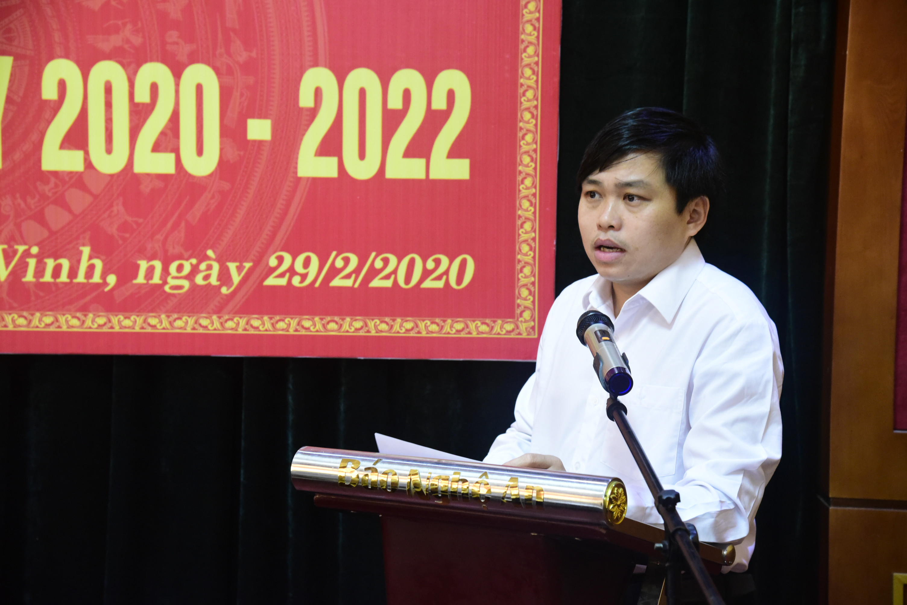 Đồng chí Hà Nguyên Khoa phát biểu đóng góp ý kiến tại Đại hội.
