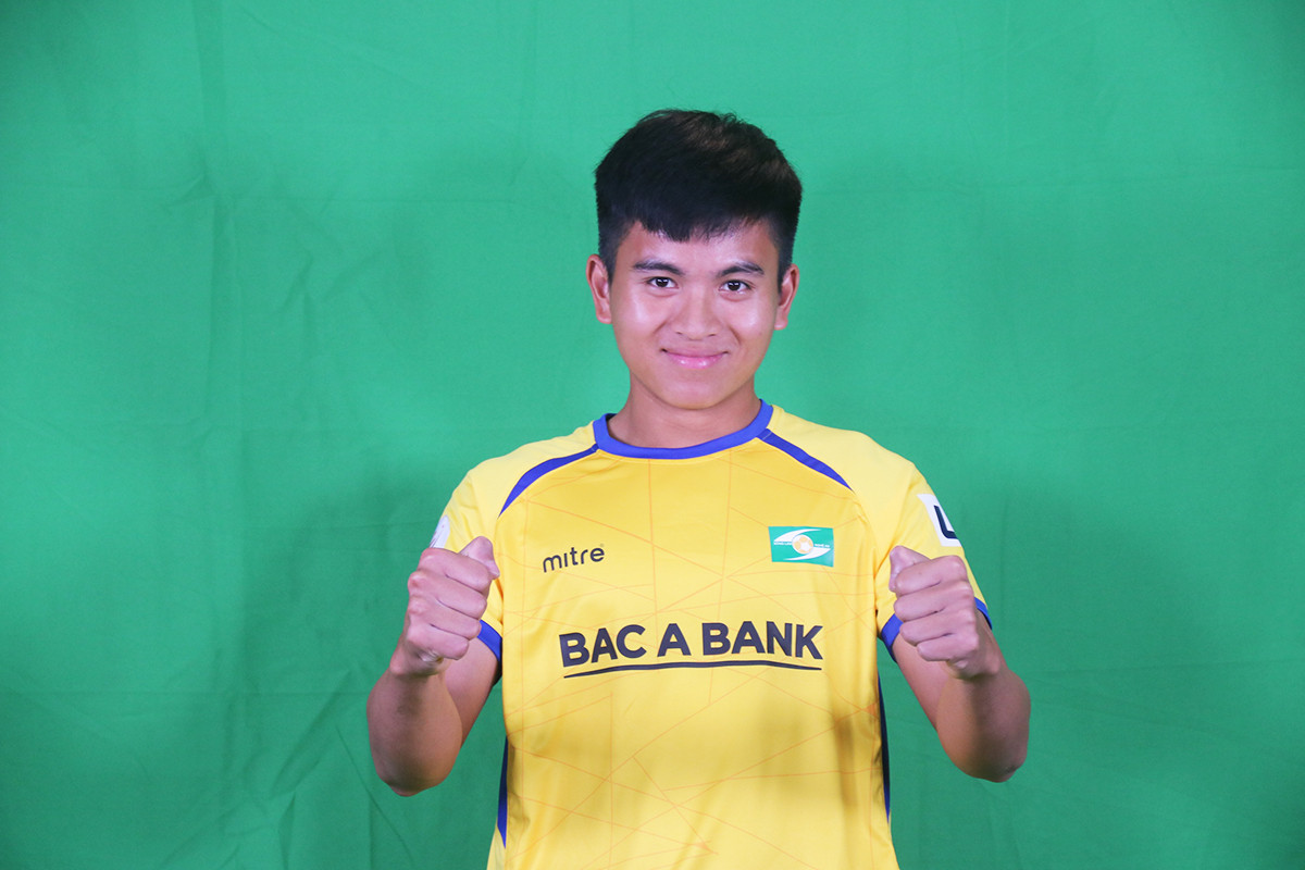 Trung vệ Thái Bá Sang cũng là một trong số những cầu thủ trẻ được đôn lên đội 1 SLNA mùa giải này. Ảnh: Trung Kiên