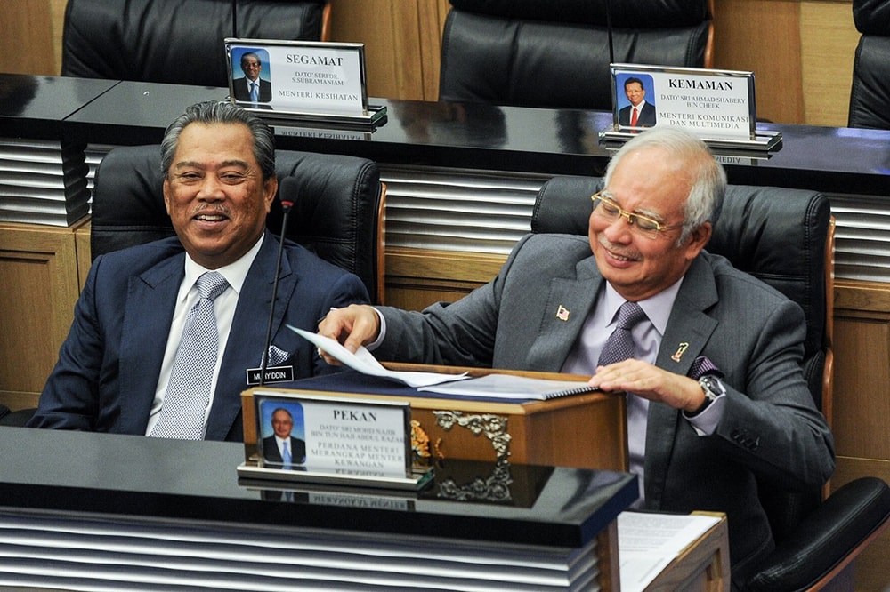 Ông Muhyiddin Yassin từng là cấp phó trong chính phủ của cựu Thủ tướng Najib Razak (phải). Ảnh: AFP