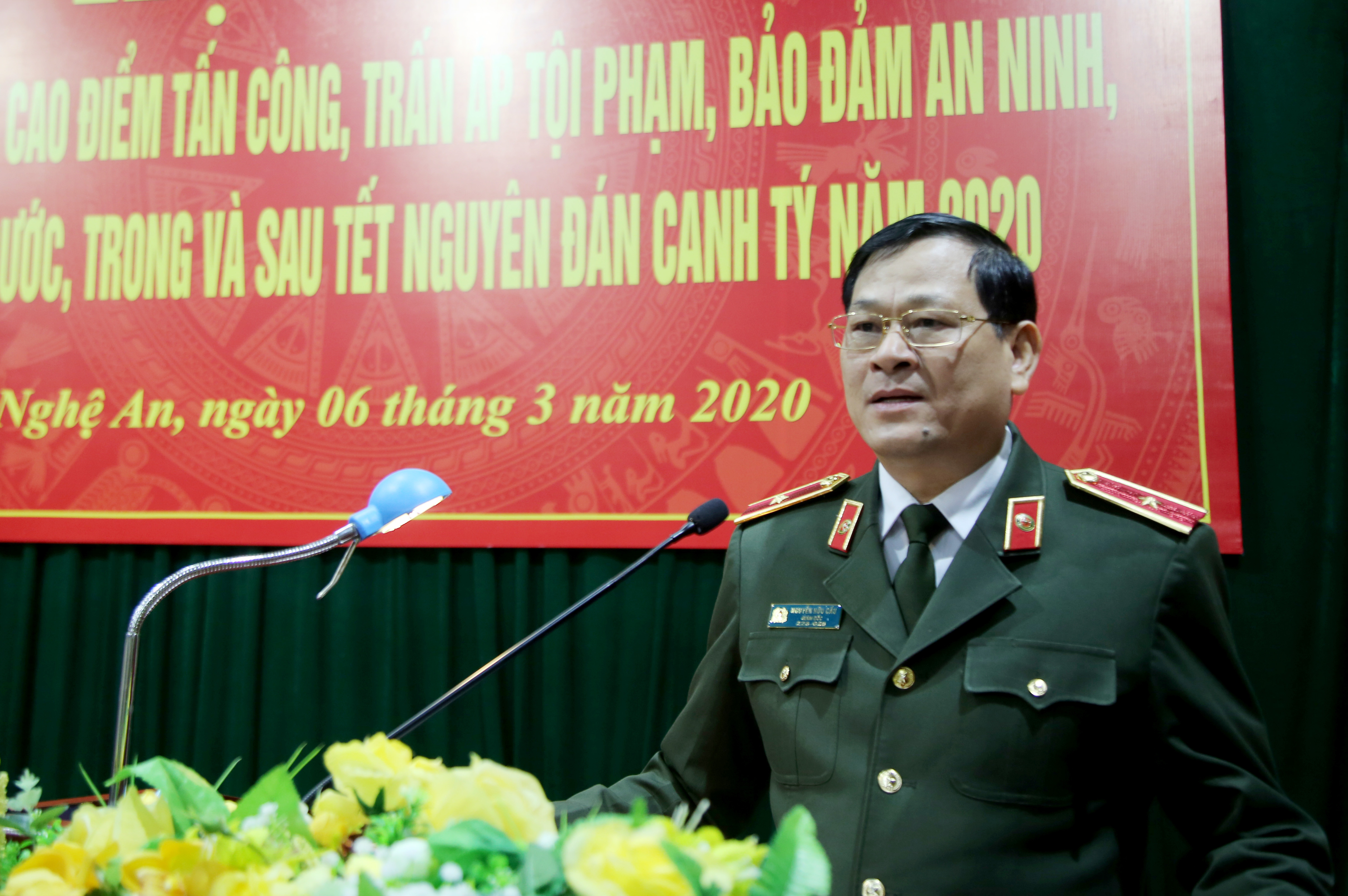 Thiếu tướng Nguyễn Hữu Cầu phát biểu tại hội nghị. Ảnh: Đức Vũ - Mạnh Cường
