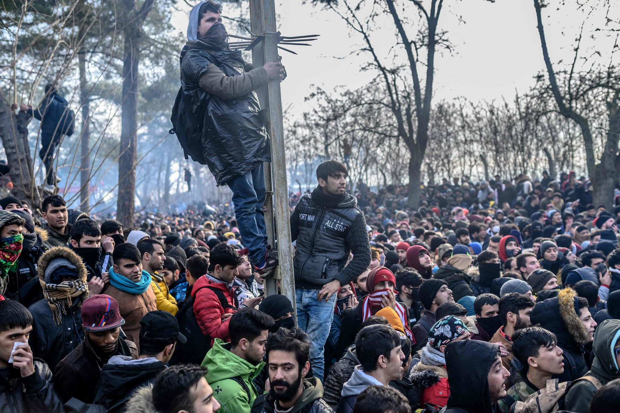 Hàng nghìn người tị nạn mắc kẹt tại biên giới Thổ Nhĩ Kỳ và Hy Lạp. Ảnh: NYT