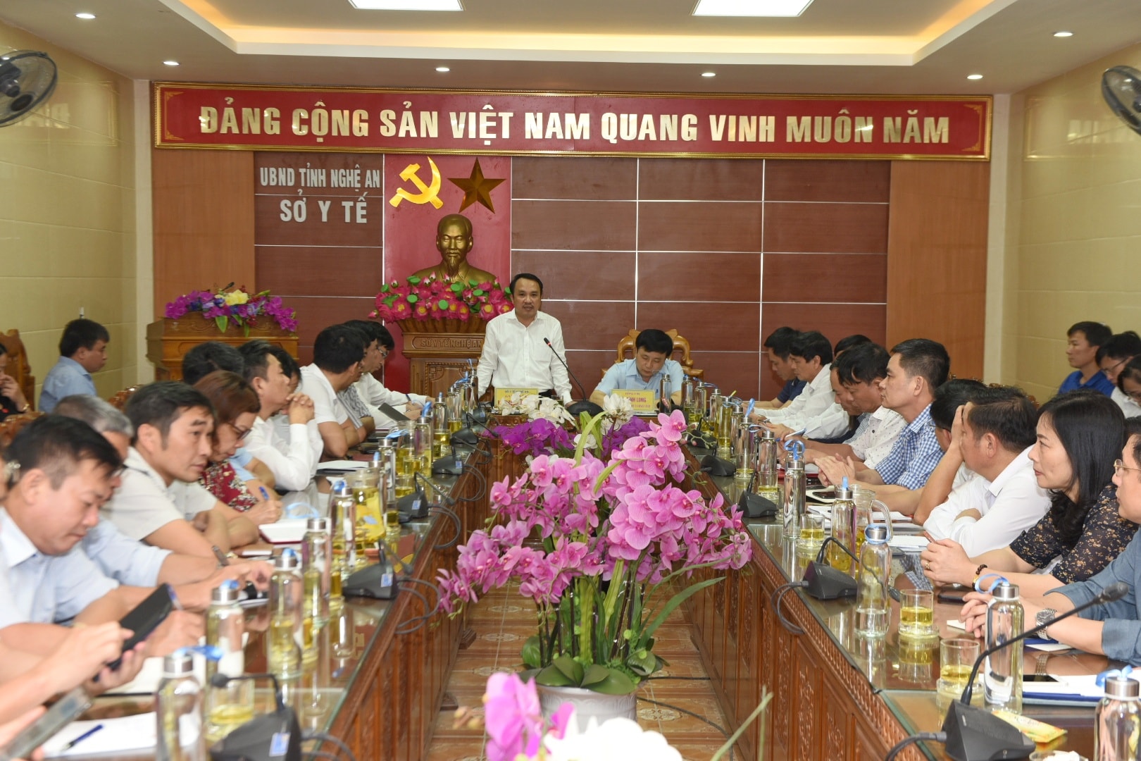 Quang cảnh cuộc họp. Ảnh: Tiến Hùng