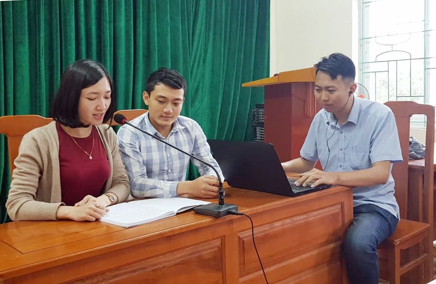 Nhờ sự đầu tư bài bản, kỹ lưỡng, Bản tin phát thanh của Độ Phản ứng nhanh Huyện đoàn Nghi Lộc đã phát huy hiệu quả đồng bộ trong công tác tuyên truyền. Ảnh: Thanh Quỳnh