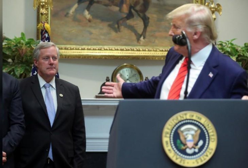 Ông Mark Meadows (trái) được Tổng thống Donald Trump bổ nhiệm làm Chánh Văn phòng Nhà Trắng. Ảnh: Reuters