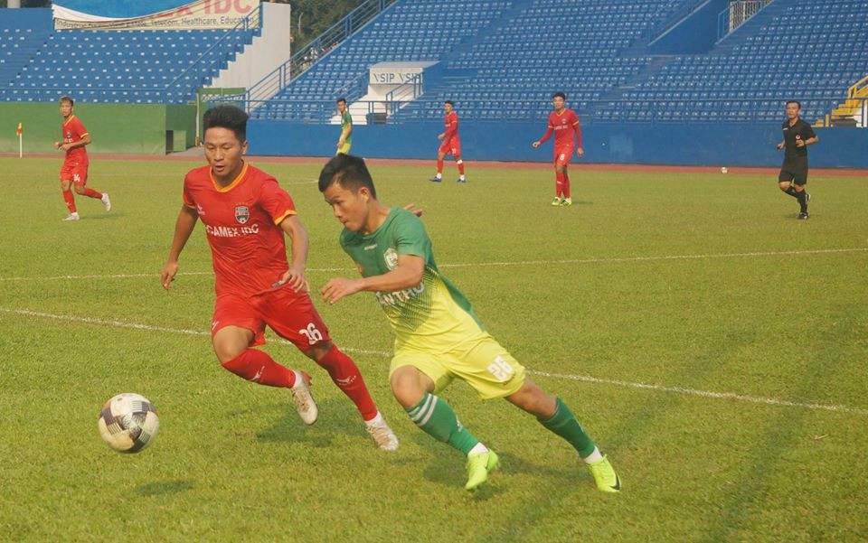 Trần Phi Hà (áo đỏ) là tân binh của B.Bình Dương tại mùa giải 2020. Ảnh: Becamex Binh Duong FC
