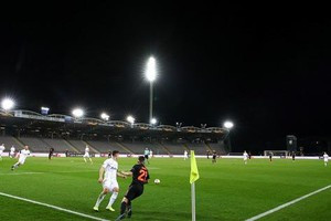LASK và Man United thi đấu tại sân Linzer Stadion không khán giả ở Europa League Ảnh: Reuters