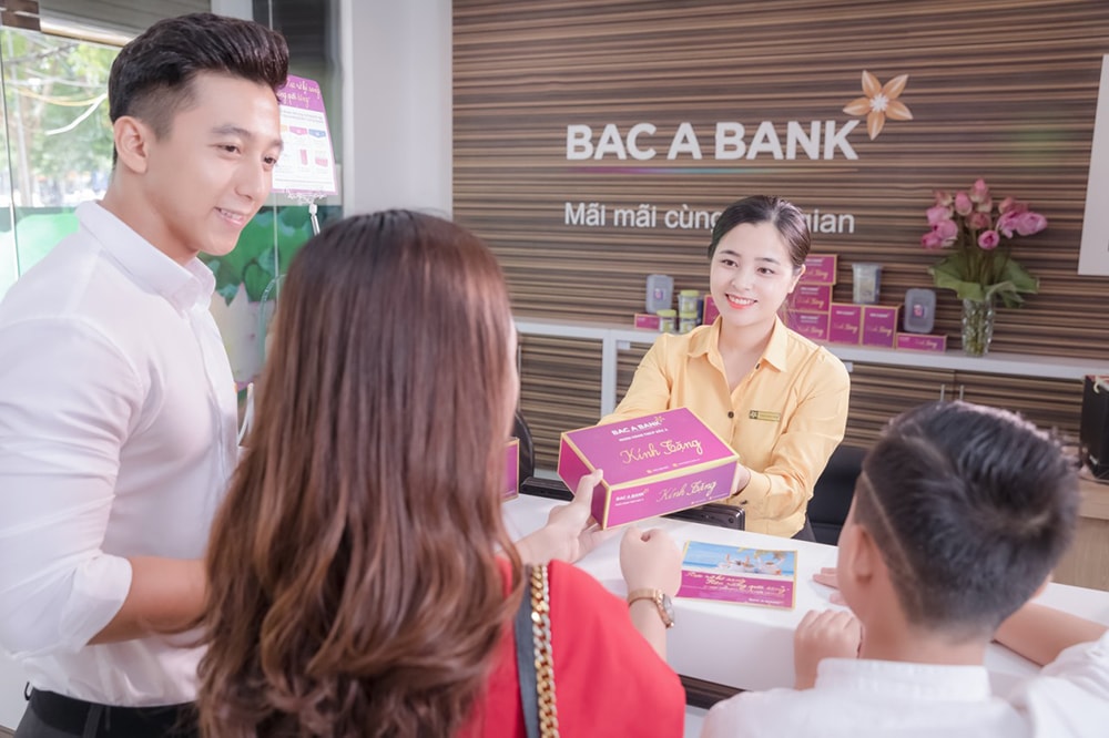 BAC A BANK là ngân hàng luôn nỗ lực tạo thuận lợi cho khách hàng khi sử dụng các dich vụ của đơn vị. Ảnh: P.V