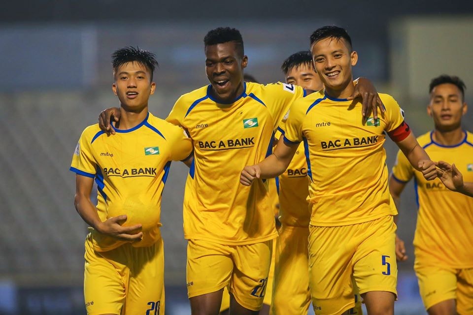 Các cầu thủ SLNA ăn mừng bàn thắng vào lưới B.Bình Dương tại vòng 2 V.League 2020. Ảnh tư liệu  