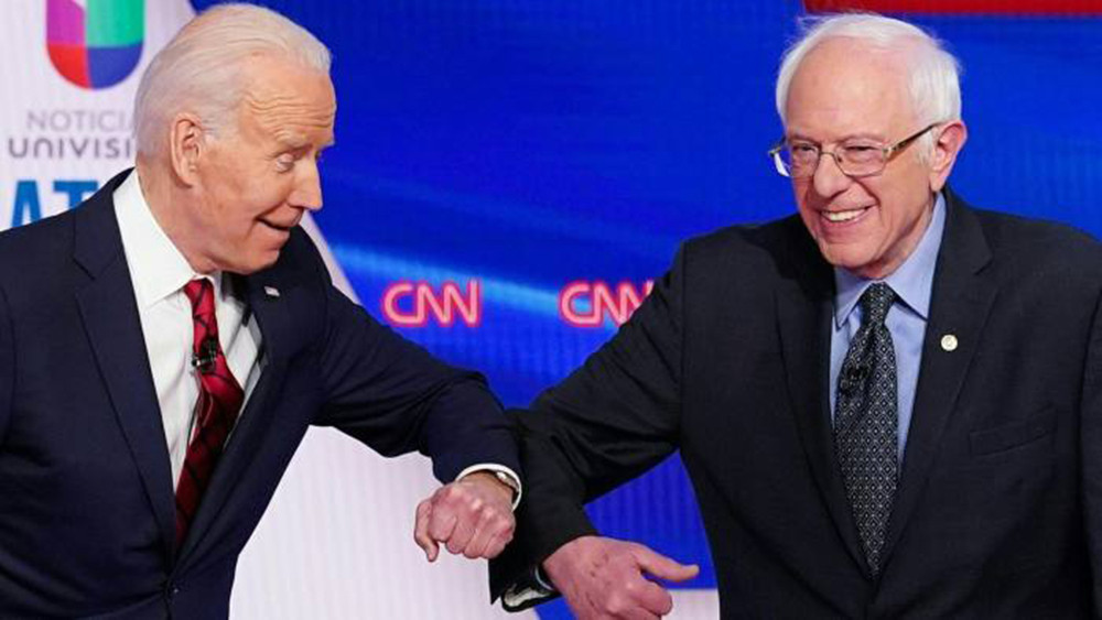 Ông Joe Biden và ông Bernie Sanders trong cuộc tranh luận trên truyền hình cuối tuần qua. Ảnh: Financial Times