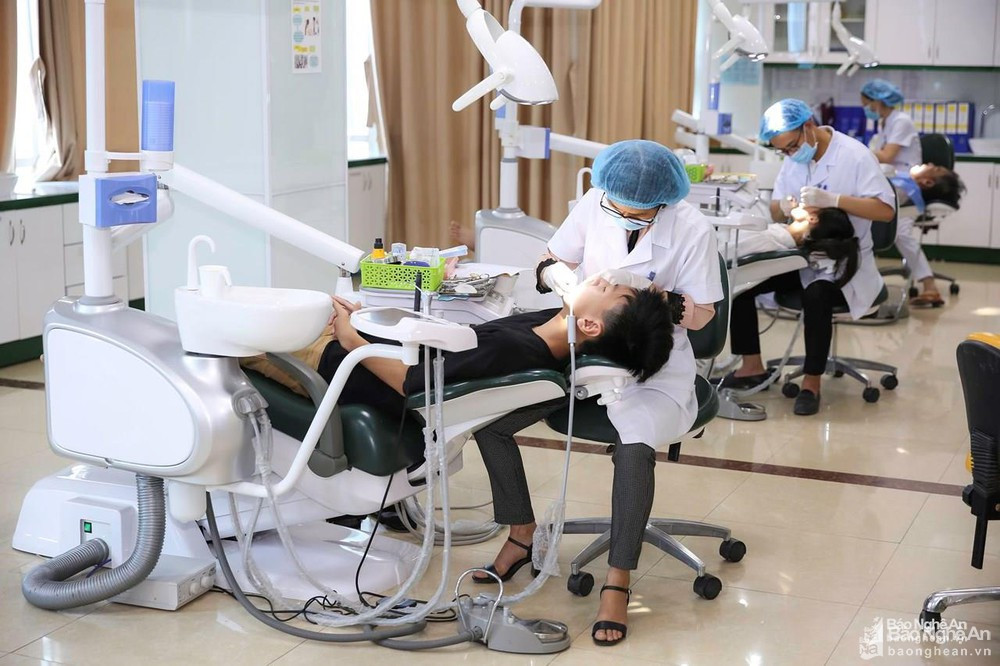Khoa Chỉnh nha - Bệnh viện RHM và PTTM Thái Thượng Hoàng hiện có 10 bác sĩ và y tá có tay nghề cao, thường xuyên được bồi dưỡng chuyên môn, nghiệp vụ; đáp ứng nhu cầu làm đẹp và chăm sóc sức khỏe răng miệng cho khách hàng. Ảnh: Đức Anh