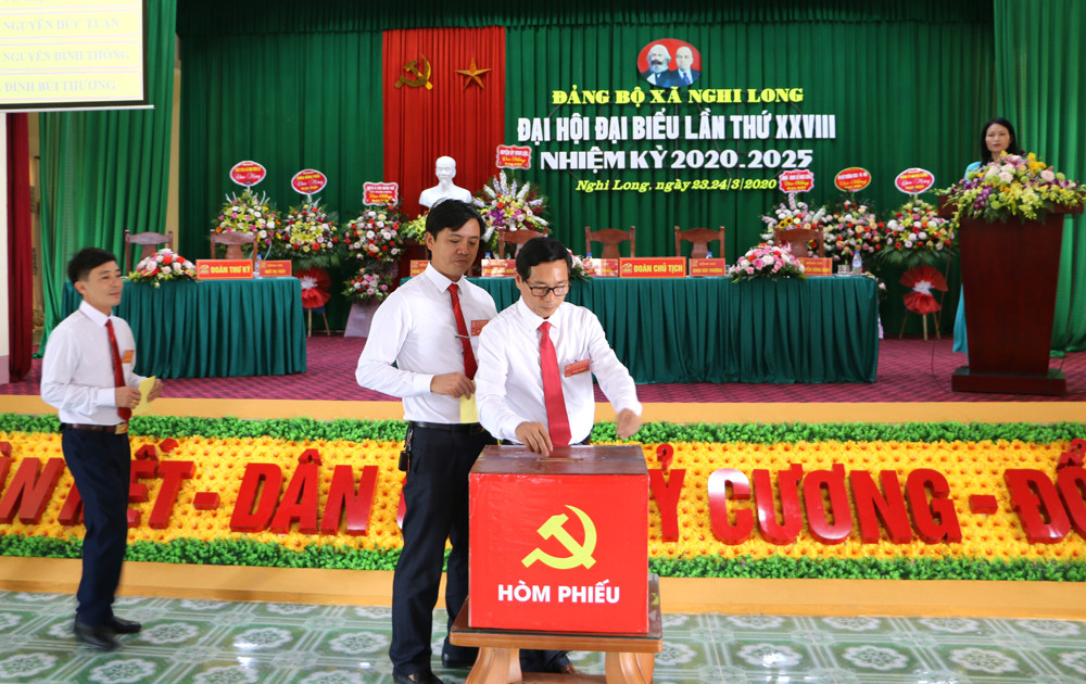 Đại biểu bầu BCH Đảng bộ xã Nghi Long nhiệm kỳ 2020-2025 gồm 14 đồng chí. Ảnh: Nguyễn Hải