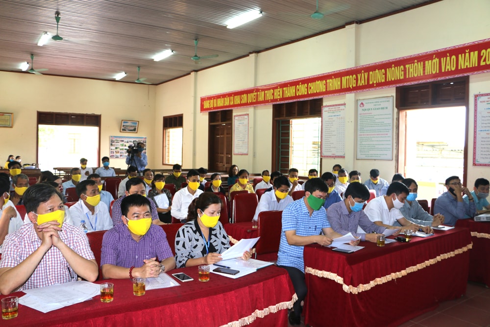 Các đại biểu dự Lễ công bố Quy hoạch chi tiết KCN Tri Lễ, huyện Anh Sơn.Ảnh: Nguyễn Hải