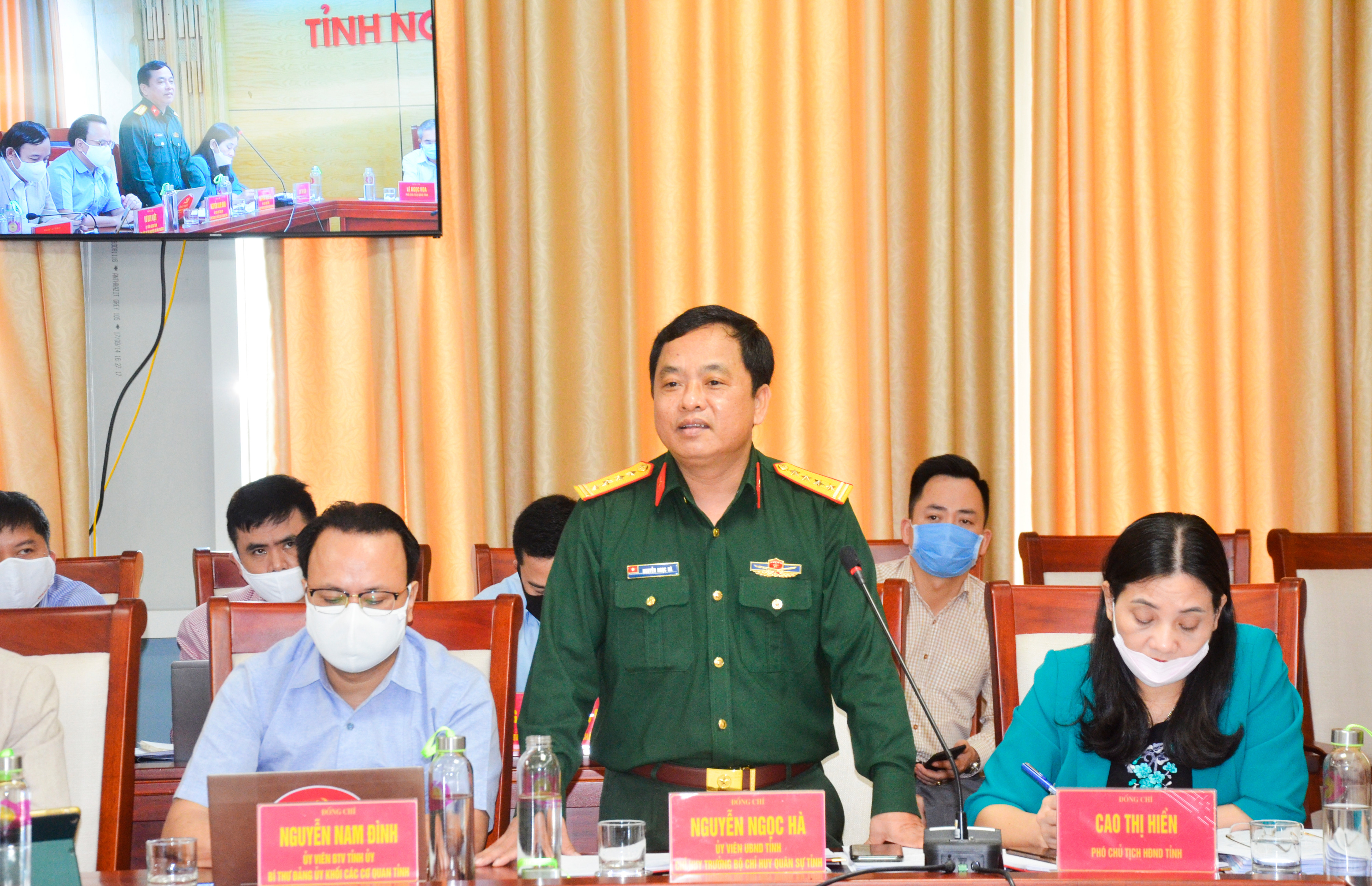 Đại tá Nguyễn Ngọc Hà- Chỉ huy trưởng Bộ Chỉ huy quân sự tỉnh thông tin về tình hình 