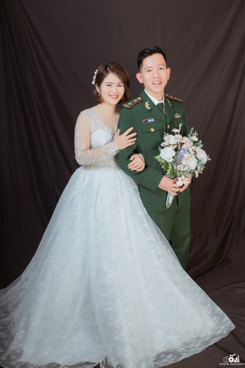 Đôi bạn trẻ đã sẵn sàng cho lễ thành hôn nhưng trung úy Thành phải hoãn đám cưới vì nhiệm vụ chốt chặn biên giới phòng chống dịch covid - 19 