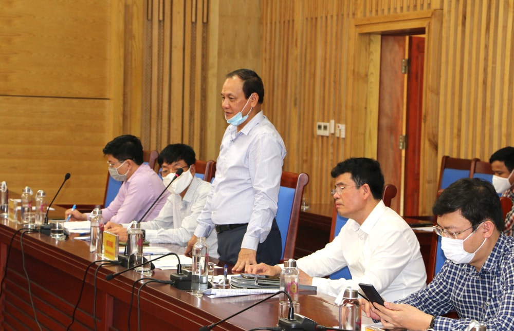 Đồng chí Nguyễn Nhật - Thứ trưởng Bộ Giao thông Vận tải thống nhất một số đề xuất của địa phương để đẩy nhanh tiến độ thi công dự án cao tốc Bắc Nam.Ảnh: Nguyễn Hải