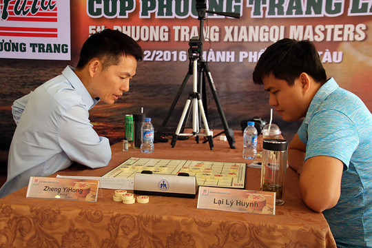 Trận chung kết Cúp Phương Trang 2016 giữa Trịnh Nhất Hoằng (Trung Quốc, trái) và Lại Lý HuynhẢnh: Trung Phương