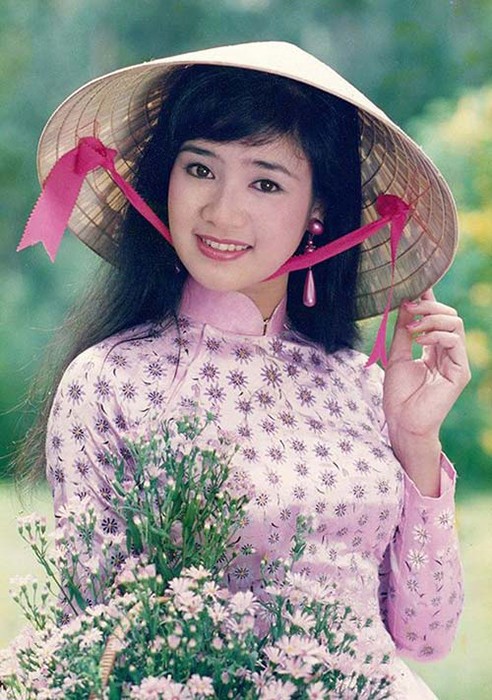 Diễn viên Thu Hà sinh năm 1969 khởi nghiệp là một diễn viên kịch, nhưng lại được chú ý nhờ điện ảnh. Năm 20 tuổi, chị lần đầu đóng vai chính trong phim lịch sử 