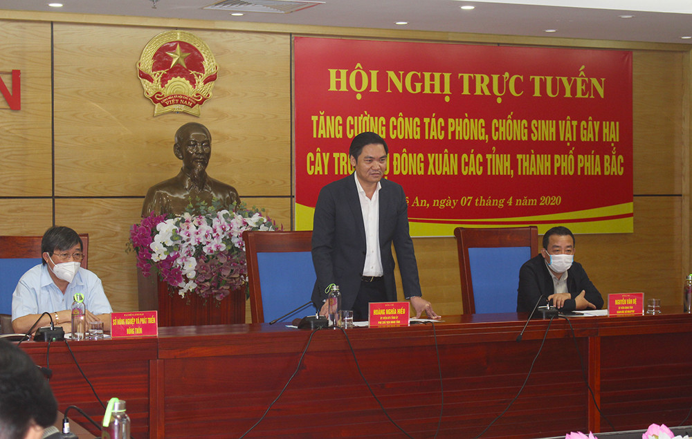 Đồng chí Phó chủ tịch UBND tỉnh Hoàng Nghĩa Hiếu phát biểu tại hội nghị. Ảnh: Phú Hương