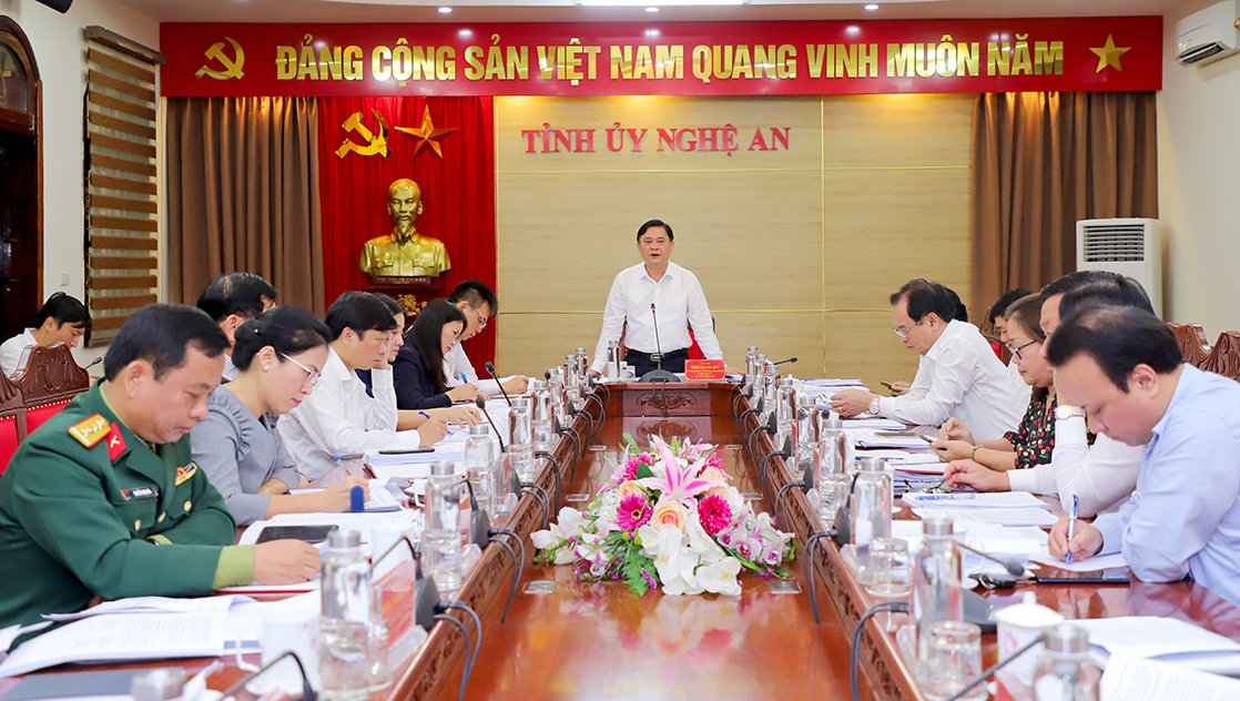 Đồng chí Thái Thanh Quý - Ủy viên dự khuyết Trung ương Đảng, Bí thư Tỉnh ủy chủ trì cuộc họp của BTV Tỉnh ủy thảo luận về dự thảo lần 1 Báo cáo chính trị trình Đại hội Đảng bộ tỉnh lần thứ XIX.