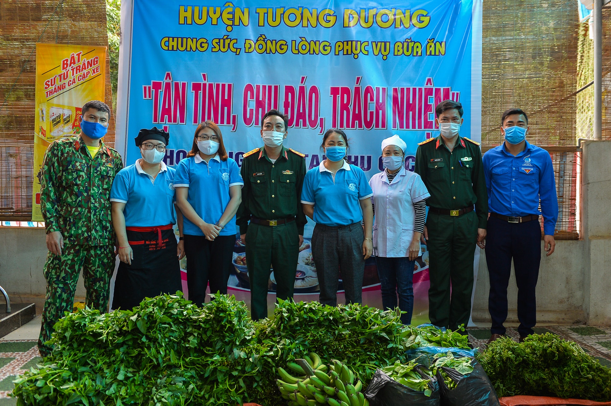 UBMTTQ huyện Tương Dương và các tổ chức thành viên đã phát động phong trào ủng hộ phòng chống Covid-19. Người dân 