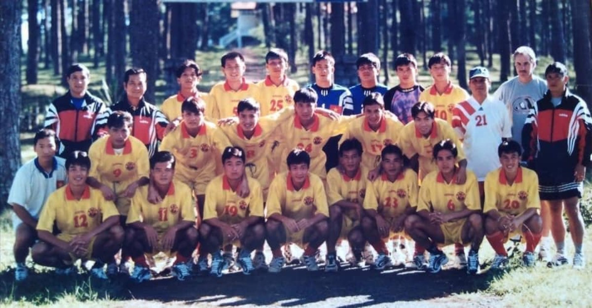 Thế hệ vàng không ngai của Tuyển Việt Nam với 2 HCB liên tiếp Tiger Cup 98 và SEA Games 1999. Ảnh: VFF