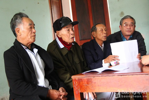 Các cựu binh của xã Diễn Thịnh (Diễn Châu) nhiều tháng nay đi tìm quyền lợi.