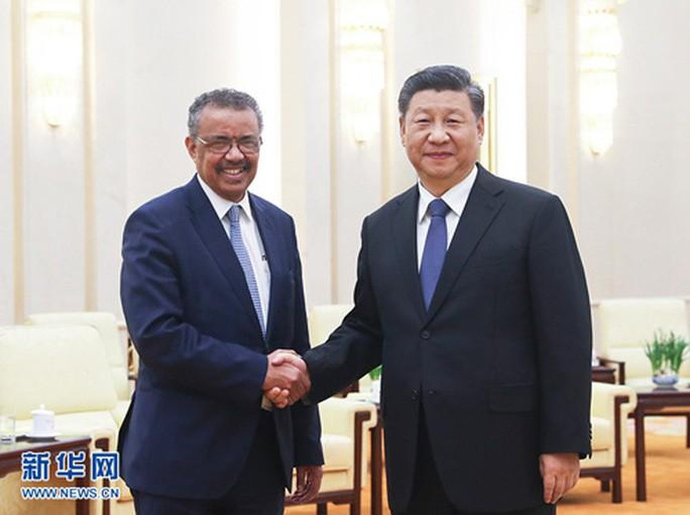 Tổng giám đốc WHO Tedros Adhanom Ghebreyesus bắt tay Chủ tịch Tập Cận Bình trong cuộc gặp tại Bắc Kinh hôm 28/1. Ảnh: News.cn