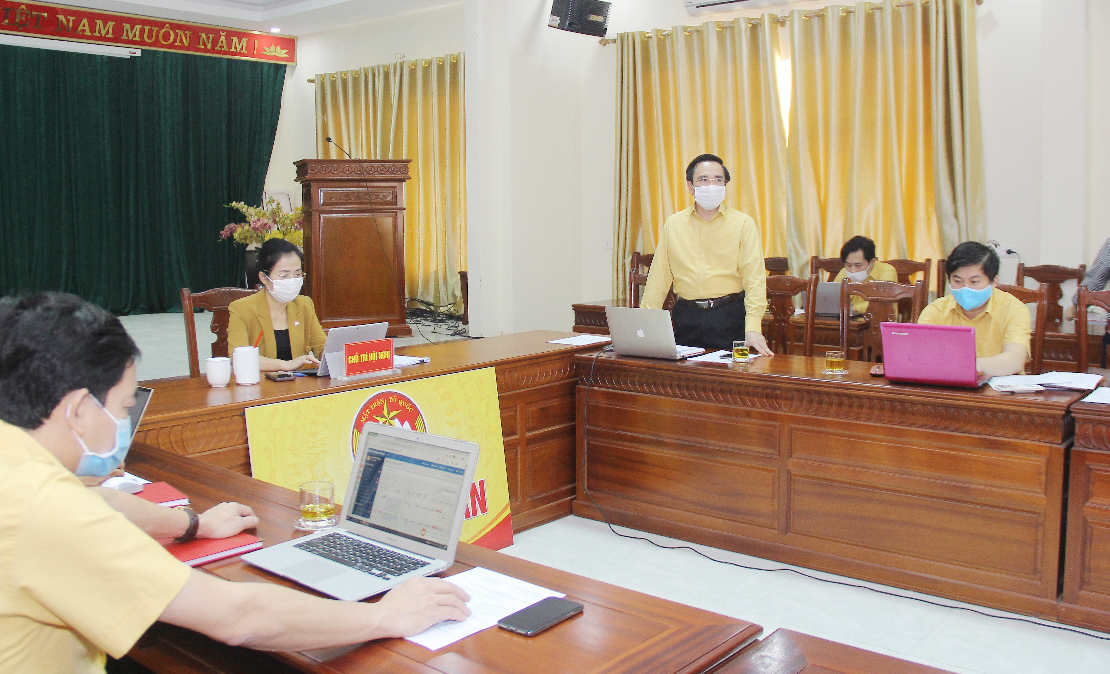 Phó Chủ tịch Ủy ban MTTQ tỉnh Lê Văn Ngọc đề xuất cần xây dựng phần mền theo dõi việc giải quyết đơn thư và kiến nghị, phản ánh của cử tri. Ảnh: Mai Hoa