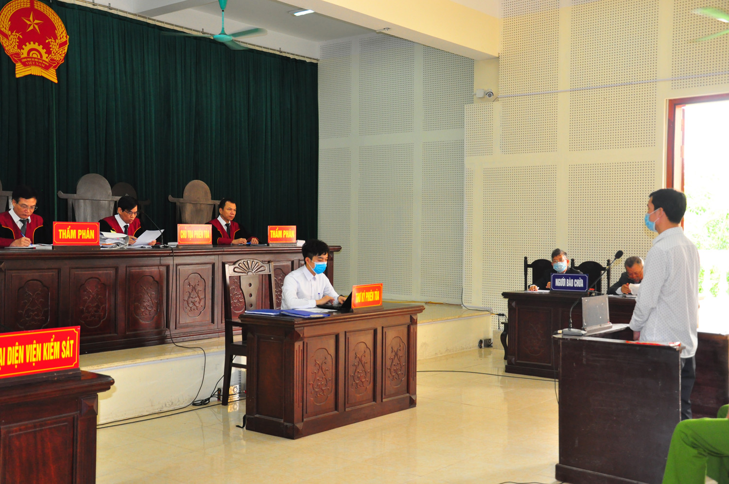 Hội đồng xét xử đọc cáo trạng
