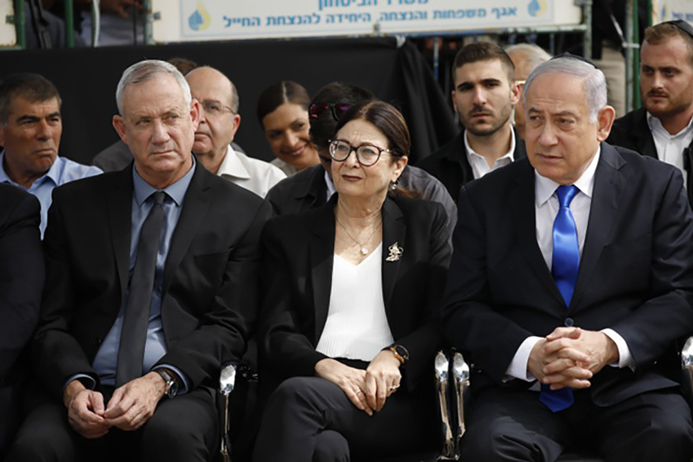 Ông Gantz (trái) và ông Netanyahu (phải) tham dự một buổi lễ ở Jerusalem ngày 19/9/2019. Ảnh: AP