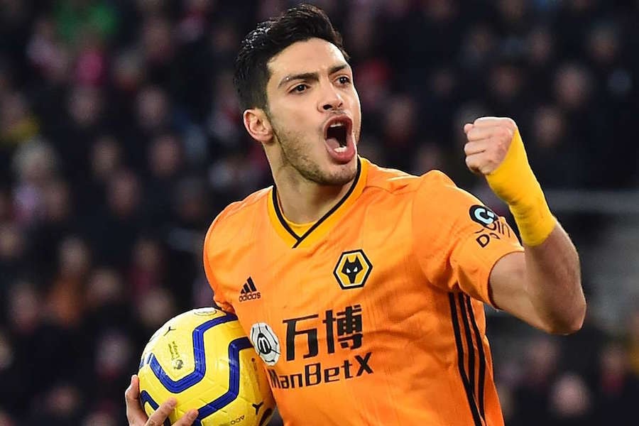 Mourinho muốn có sự phục vụ của Raul Jimenez.